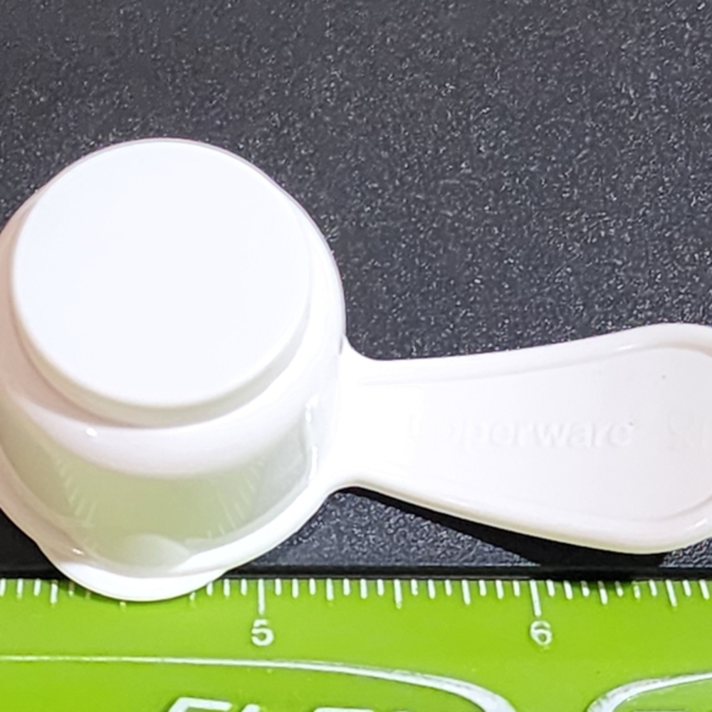 White Tupperware Measuring Spoon Refrigerator Magnet 1 tbsp - Picture 3 of 3